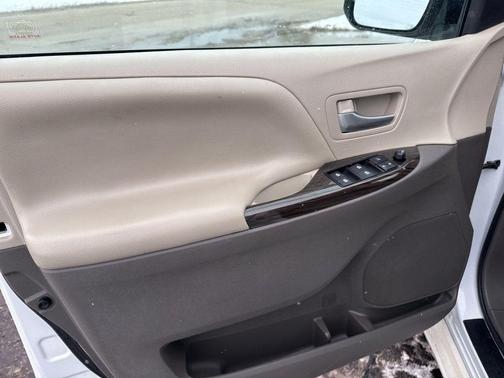 2017 Toyota Sienna XLE