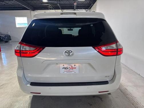 2017 Toyota Sienna XLE