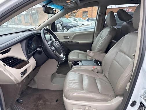 2017 Toyota Sienna XLE