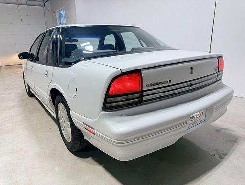 1997 Oldsmobile Cutlass Supreme Base