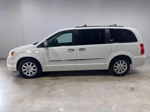 2012 Chrysler Town & Country Touring-L