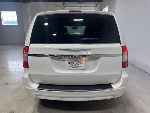 2012 Chrysler Town & Country Touring-L