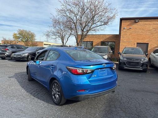 2020 Toyota Yaris Sedan LE
