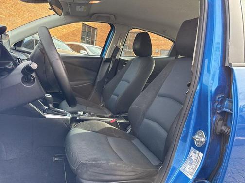 2020 Toyota Yaris Sedan LE