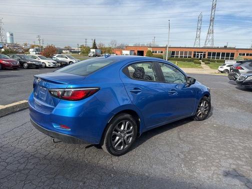 2020 Toyota Yaris Sedan LE