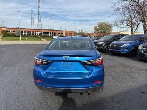 2020 Toyota Yaris Sedan LE