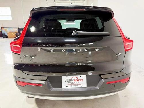 2020 Volvo XC40 T5 Momentum
