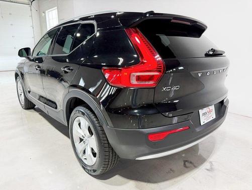 2020 Volvo XC40 T5 Momentum