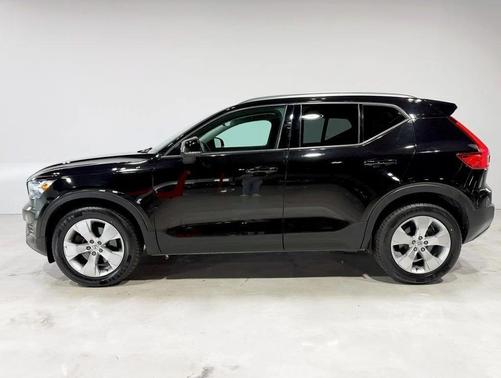 2020 Volvo XC40 T5 Momentum