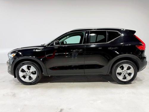 2020 Volvo XC40 T5 Momentum