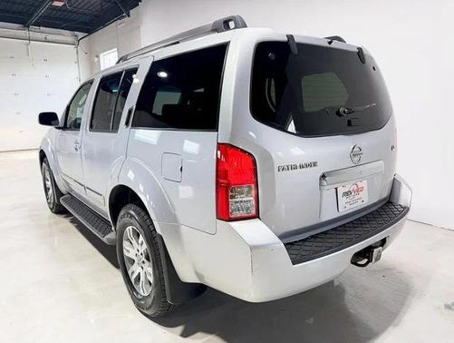 2008 Nissan Pathfinder LE