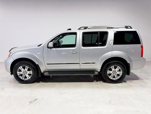 2008 Nissan Pathfinder LE