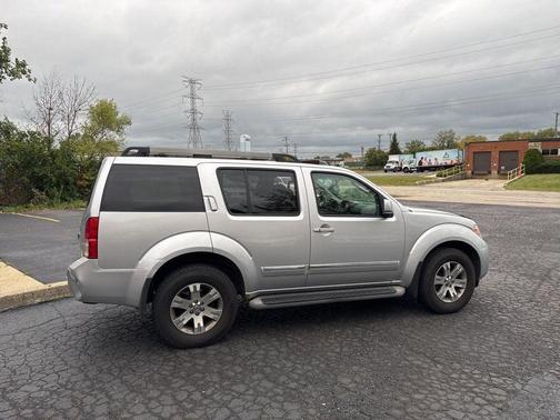 2008 Nissan Pathfinder LE