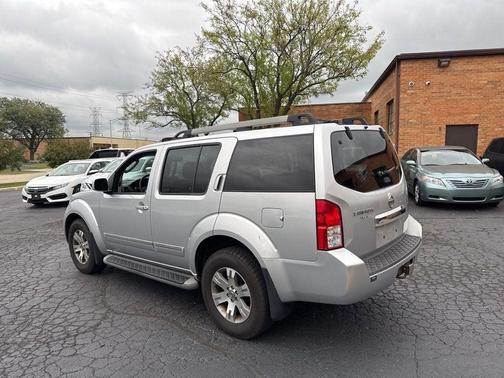 2008 Nissan Pathfinder LE