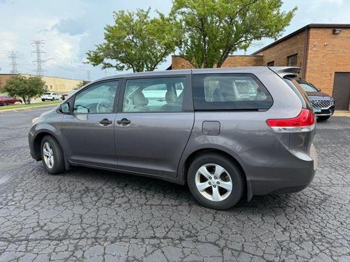 2011 Toyota Sienna LE