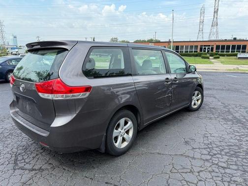 2011 Toyota Sienna LE