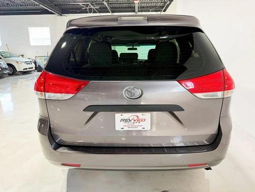 2011 Toyota Sienna LE