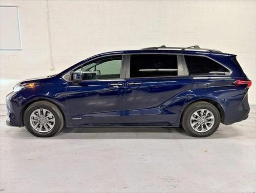 2021 Toyota Sienna XLE 8 Passenger