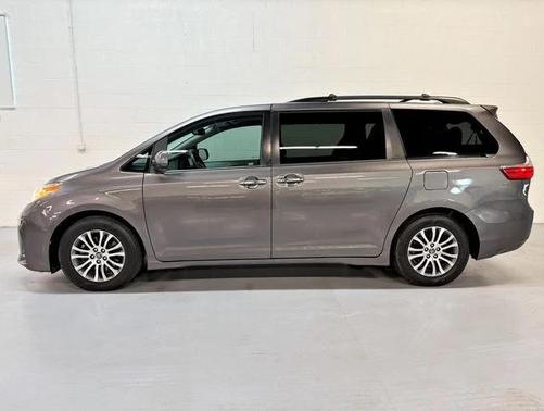 2019 Toyota Sienna XLE