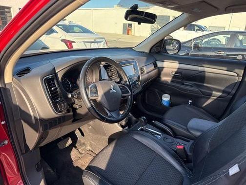 2015 Mitsubishi Outlander SE