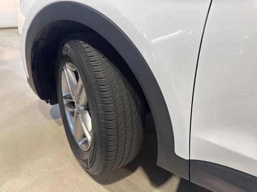 Pearl White 2018 Hyundai Santa Fe Sport 2.4L