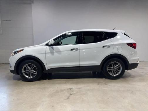 Pearl White 2018 Hyundai Santa Fe Sport 2.4L