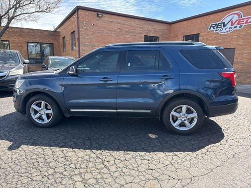 Blue Jeans Metallic 2016 Ford Explorer XLT