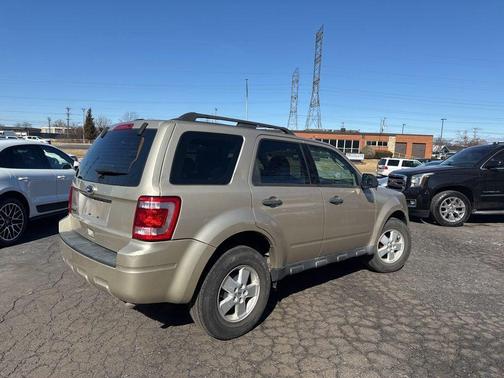 2010 Ford Escape XLS
