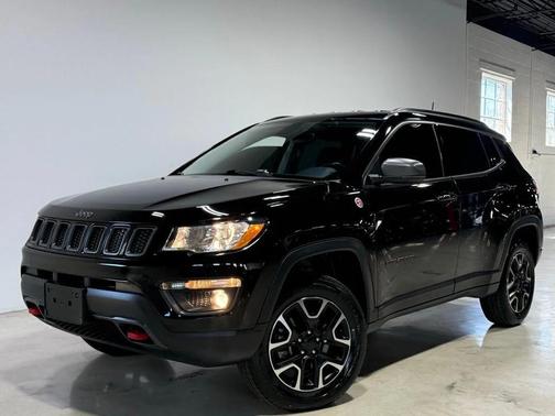 Diamond Black Crystal Pearlcoat 2020 Jeep Compass Trailhawk