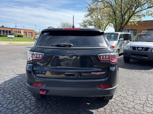 Diamond Black Crystal Pearlcoat 2020 Jeep Compass Trailhawk