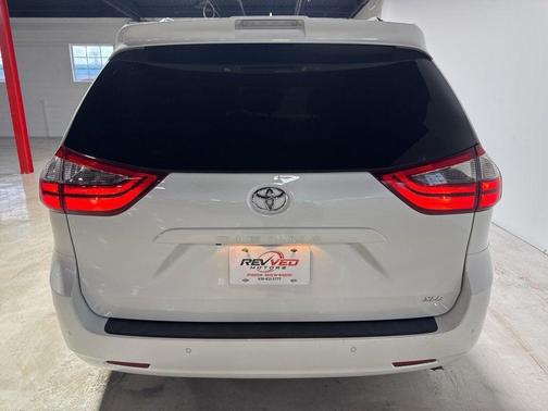 2020 Toyota Sienna XLE Premium