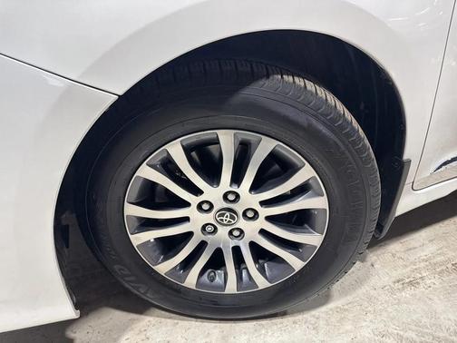 2020 Toyota Sienna XLE Premium