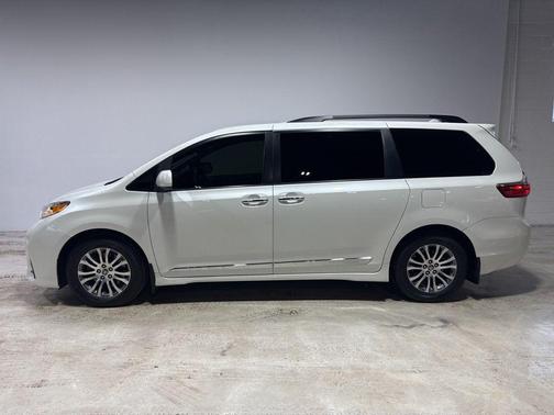2020 Toyota Sienna XLE Premium