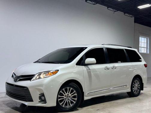 2020 Toyota Sienna XLE Premium