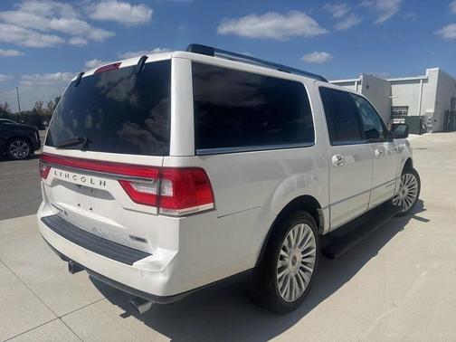 2015 Lincoln Navigator Base