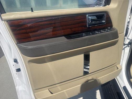 2015 Lincoln Navigator Base