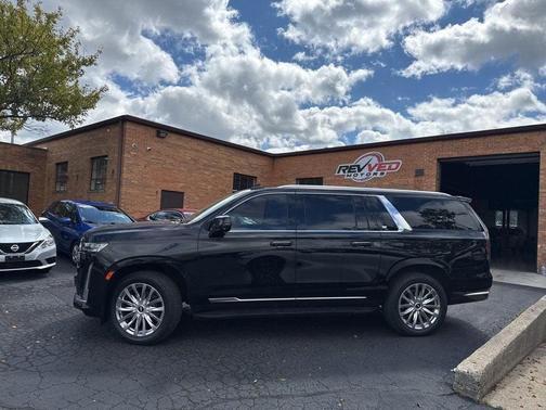 2022 Cadillac Escalade ESV Premium Luxury