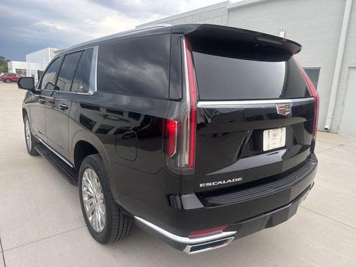 2022 Cadillac Escalade ESV Premium Luxury