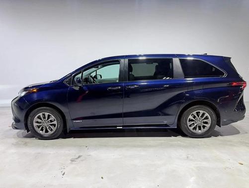 2021 Toyota Sienna XLE 7 Passenger