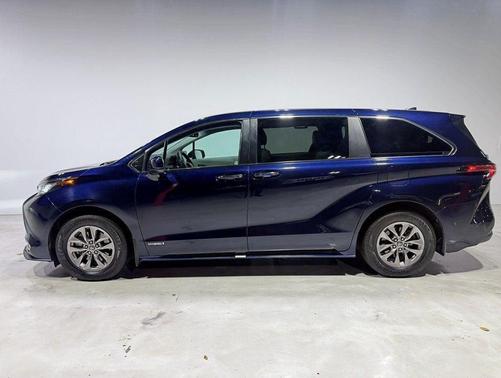2021 Toyota Sienna XLE 7 Passenger