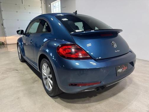 Silk Blue Metallic 2017 Volkswagen Beetle 1.8T SE