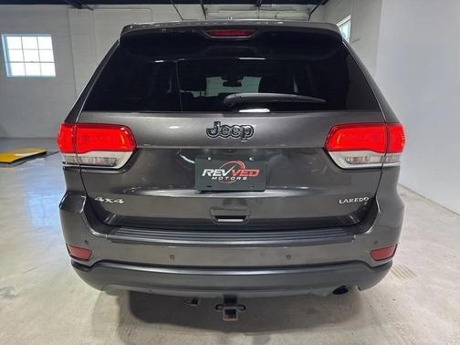 Granite Crystal Metallic Clearcoat 2019 Jeep Grand Cherokee Laredo
