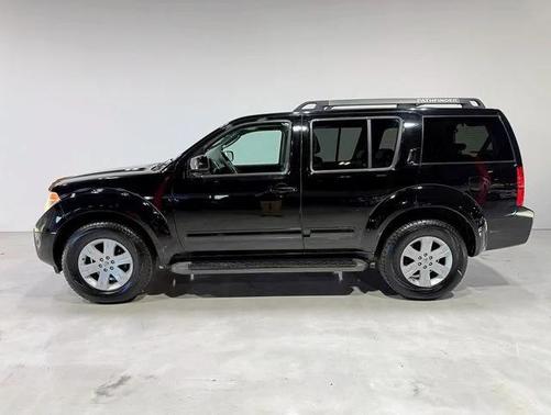 2006 Nissan Pathfinder LE