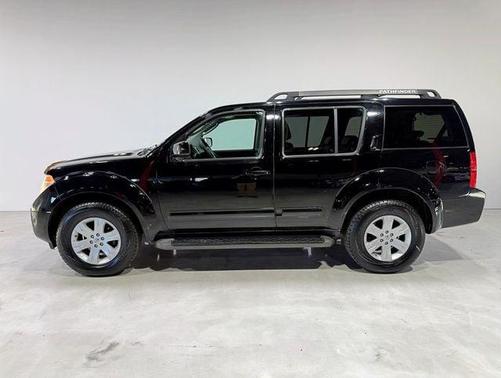 2006 Nissan Pathfinder LE