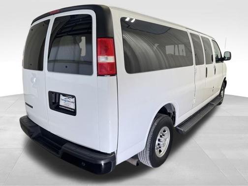 2022 Chevrolet Express 3500 LS