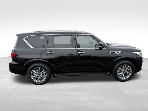 2023 INFINITI QX80 Luxe