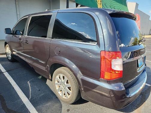2013 Chrysler Town & Country Touring