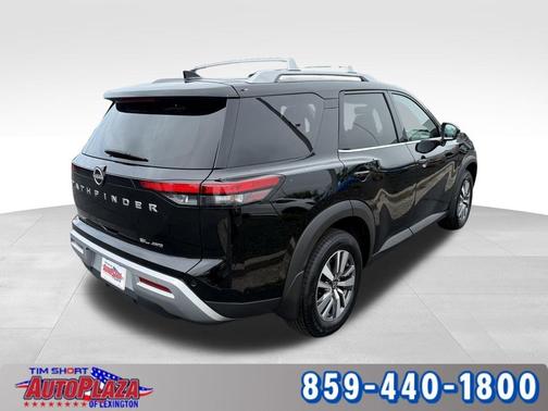2022 Nissan Pathfinder SL