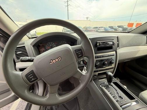 2005 Jeep Grand Cherokee Laredo