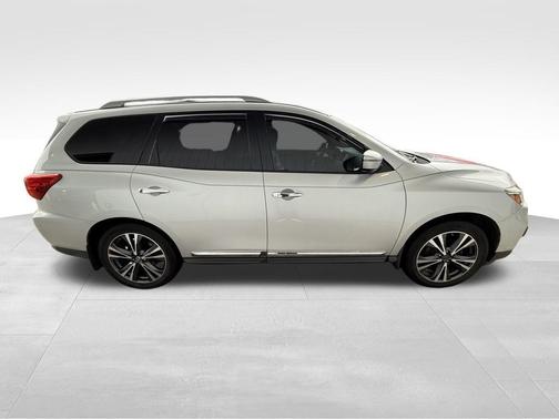 2017 Nissan Pathfinder Platinum
